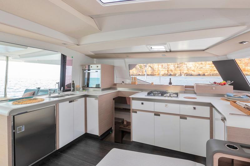 Book yachts online - catamaran - Elba 45 - Angie - rent