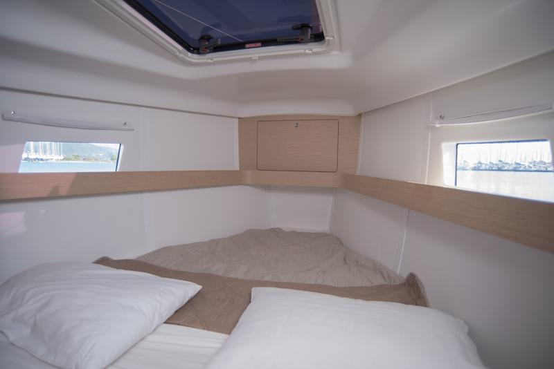 Book yachts online - sailboat - Elan 45 Impression - Helen - rent