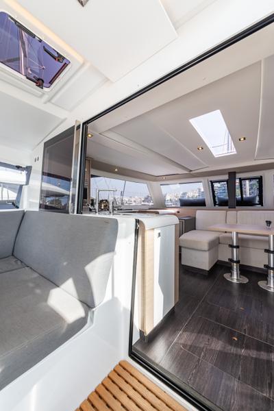 Book yachts online - catamaran - Isla 40 - Rih - A/C &amp; Generator - rent