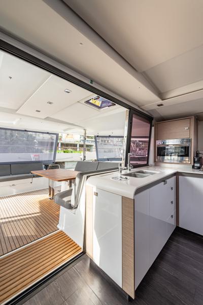 Book yachts online - catamaran - Isla 40 - Rih - A/C &amp; Generator - rent