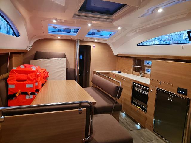 Book yachts online - sailboat - Elan Impression 45 - Sokol - rent