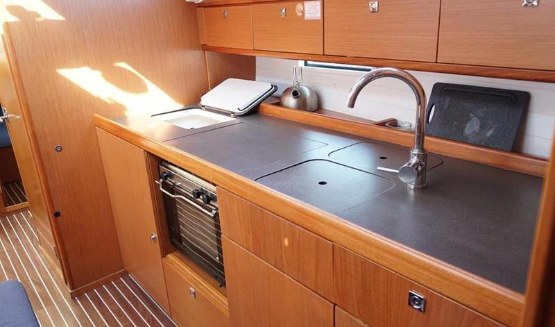 Book yachts online - sailboat - Bavaria Cruiser 41 - Harmes Bavaria 41 Cruiser - rent