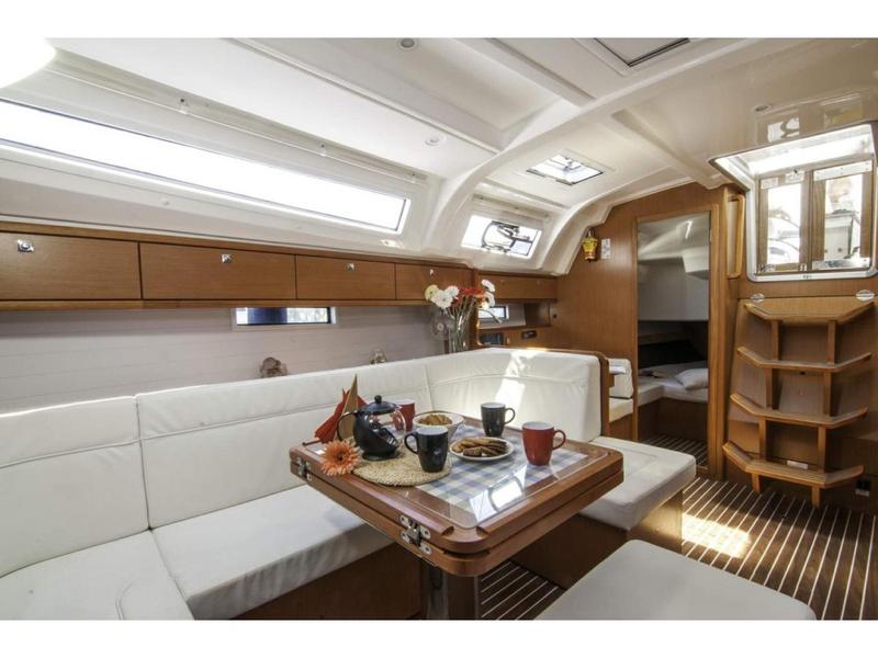 Book yachts online - sailboat - Bavaria Cruiser 41 - Harmes Bavaria 41 Cruiser - rent