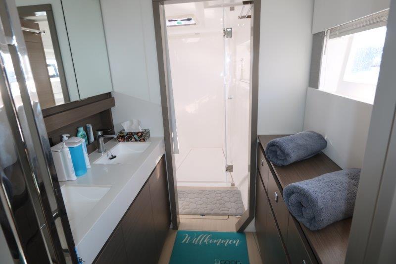 Book yachts online - powercatamaran - Leopard 53 PC - Good Vibes - rent