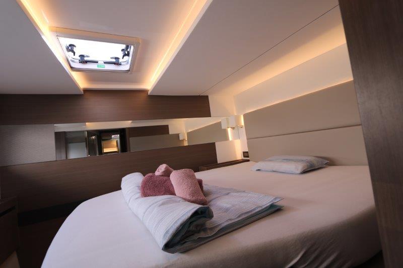 Book yachts online - powercatamaran - Leopard 53 PC - Good Vibes - rent