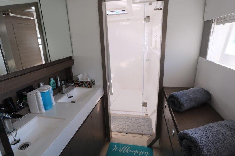 Book yachts online - powercatamaran - Leopard 53 PC - Good Vibes - rent