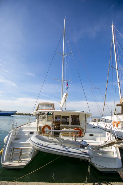 Book yachts online - catamaran - Lagoon 400 S2 12 - VASILIKI - rent