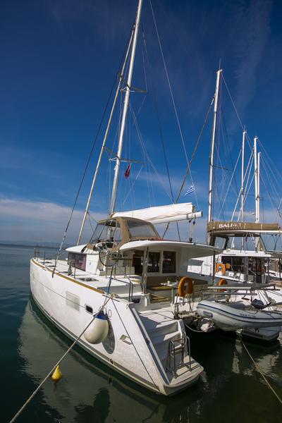 Book yachts online - catamaran - Lagoon 400 S2 12 - VASILIKI - rent