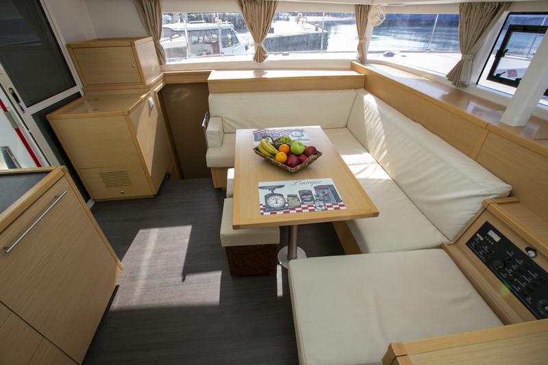 Book yachts online - catamaran - Lagoon 400 S2 12 - VASILIKI - rent