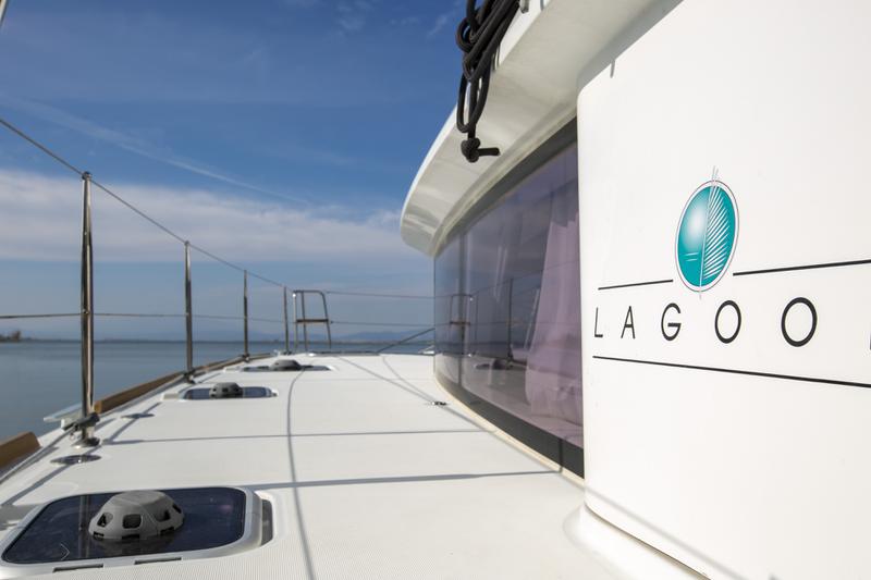 Book yachts online - catamaran - Lagoon 400 S2 12 - VASILIKI - rent