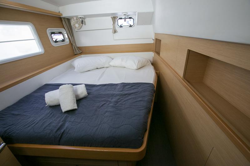Book yachts online - catamaran - Lagoon 400 S2 12 - VASILIKI - rent