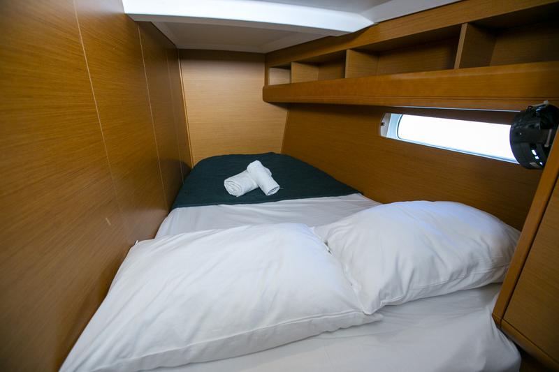 Book yachts online - sailboat - Sun Odyssey 479 - GUINNESS - rent