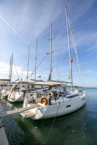 Book yachts online - sailboat - Sun Odyssey 479 - GUINNESS - rent