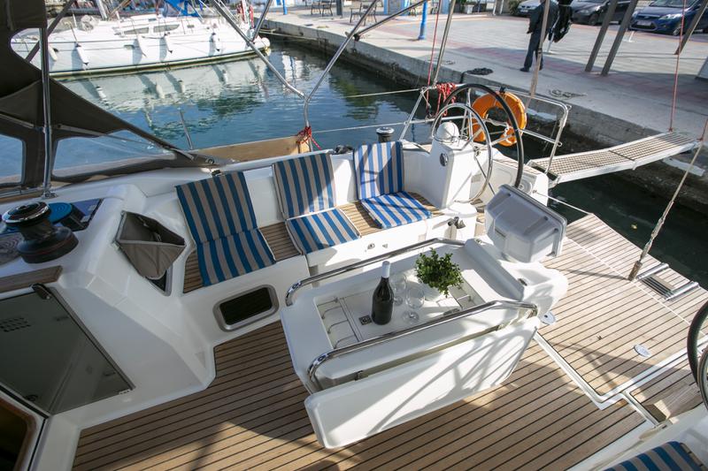Book yachts online - sailboat - Sun Odyssey 479 - GUINNESS - rent