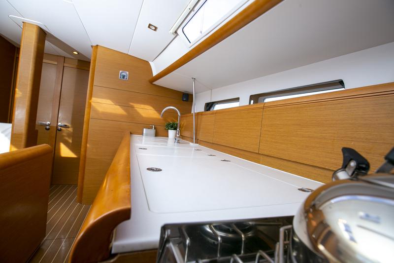 Book yachts online - sailboat - Sun Odyssey 479 - GUINNESS - rent