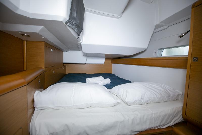 Book yachts online - sailboat - Sun Odyssey 479 - GUINNESS - rent