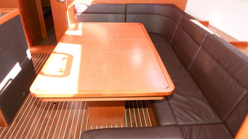 Book yachts online - sailboat - Bavaria Cruiser 46 - Beef - rent