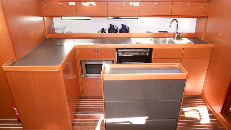 Book yachts online - sailboat - Bavaria Cruiser 46 - Beef - rent