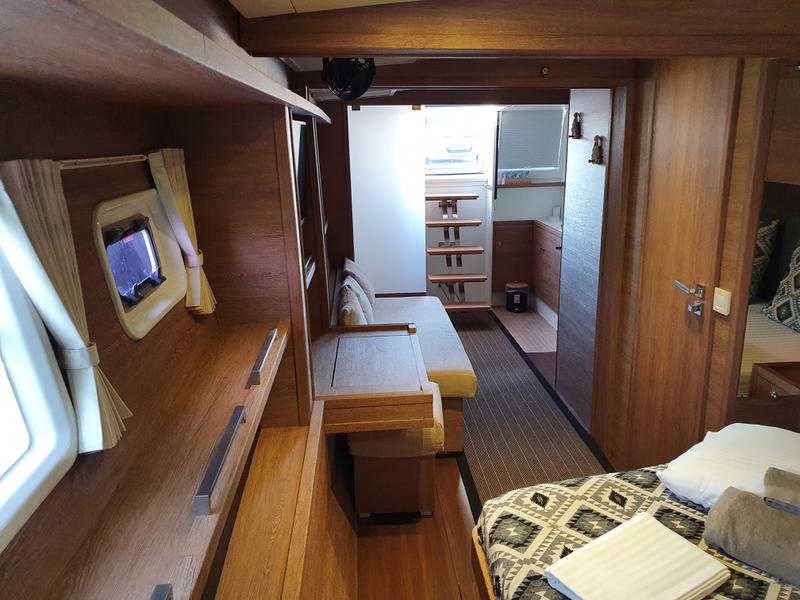 Book yachts online - catamaran - Lagoon 620 - JARANA - rent