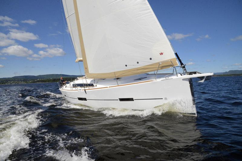 Book yachts online - sailboat - Dufour 412 Grand large - OYKUM - rent
