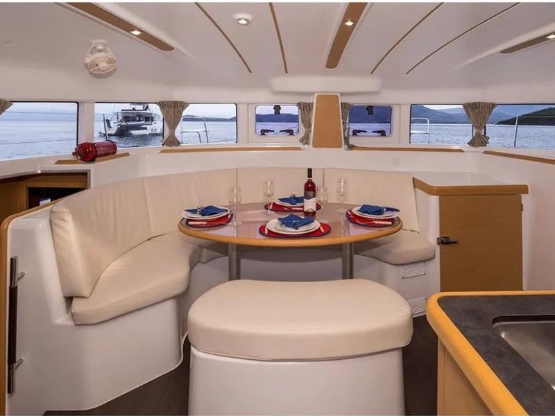 Book yachts online - catamaran - Lagoon 380 S2 - WHY KNOT - rent