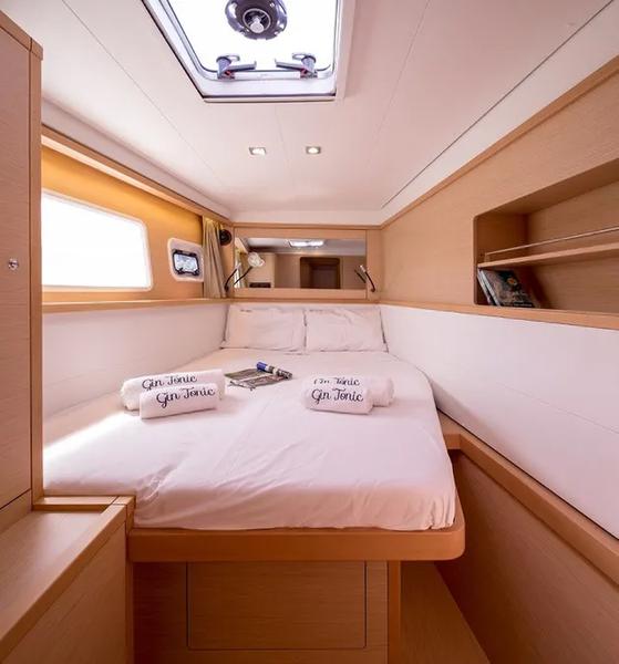 Book yachts online - catamaran - Lagoon 450  Fly - GIN TONIC (generator, air condition, water maker) - rent