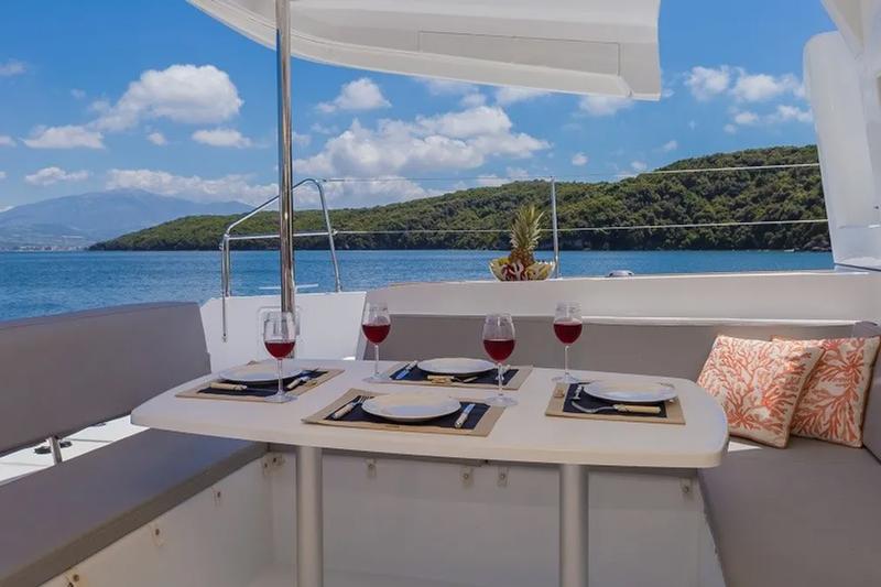 Book yachts online - catamaran - Lagoon 450  Fly - GIN TONIC (generator, air condition, water maker) - rent