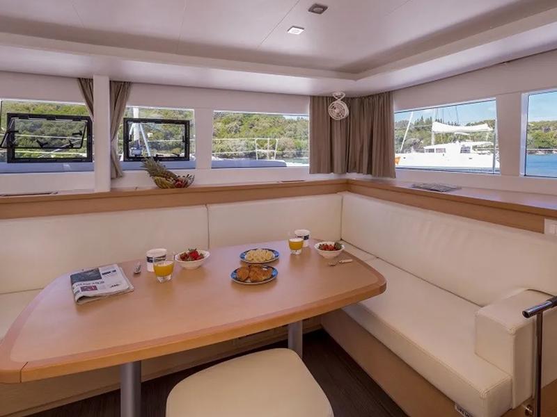 Book yachts online - catamaran - Lagoon 450  Fly - GIN TONIC (generator, air condition, water maker) - rent