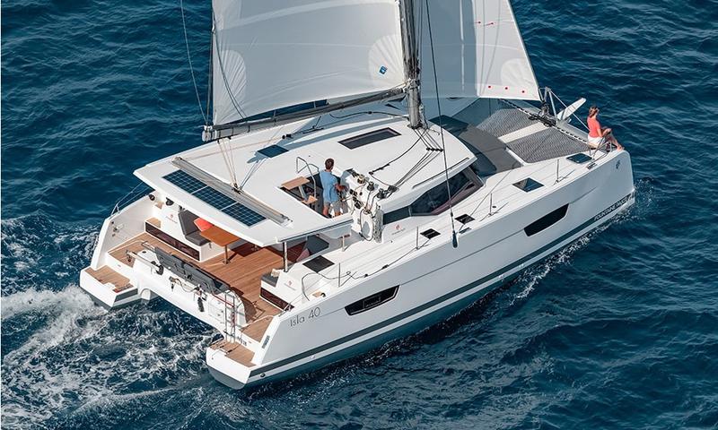 Book yachts online - catamaran - Isla 40 - BLUE SERENITY (Air-conditition, gas barbeque) - rent