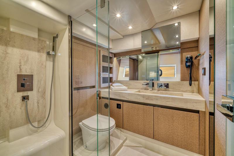 Book yachts online - motorboat - Prestige 690 - ALINA - rent