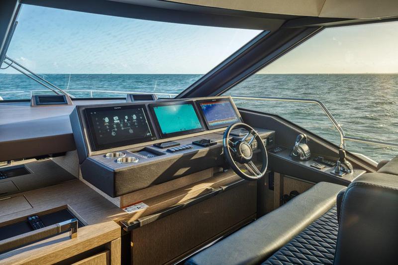Book yachts online - motorboat - Prestige 690 - ALINA - rent