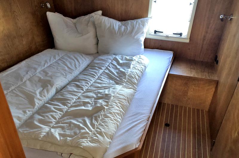 Book yachts online - motorboat - Concordia 102 AC - Freya - rent