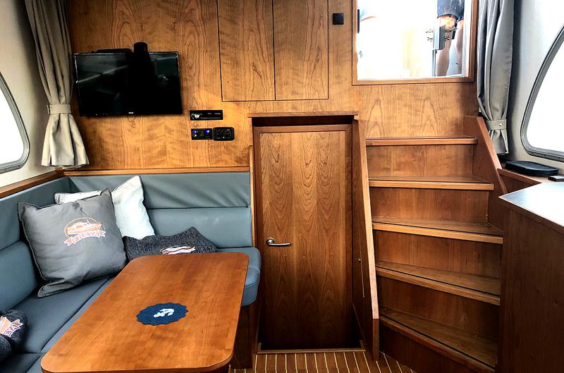 Book yachts online - motorboat - Concordia 102 AC - Freya - rent