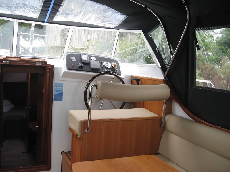 Book yachts online - motorboat - Passion 880 OC - Niörd - rent
