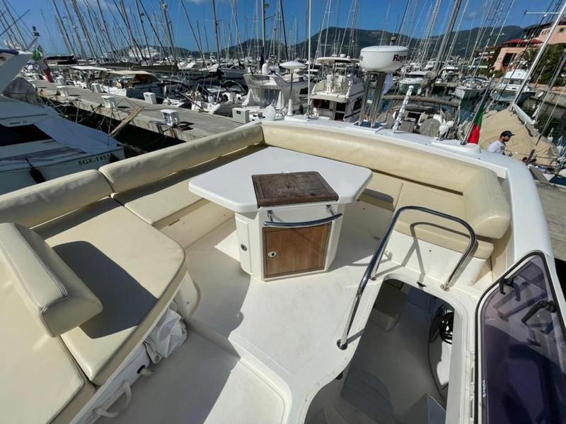 Book yachts online - motorboat - Azimut 47 - Kecalu 3 - rent