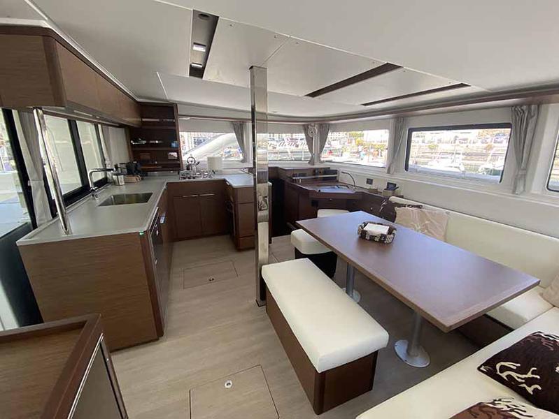 Book yachts online - catamaran - Lagoon 46 - Franci - rent