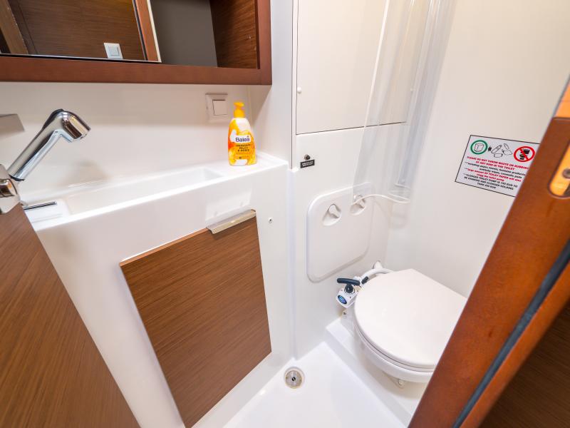 Book yachts online - catamaran - Lagoon 40 - BLUE EYES with AC - rent