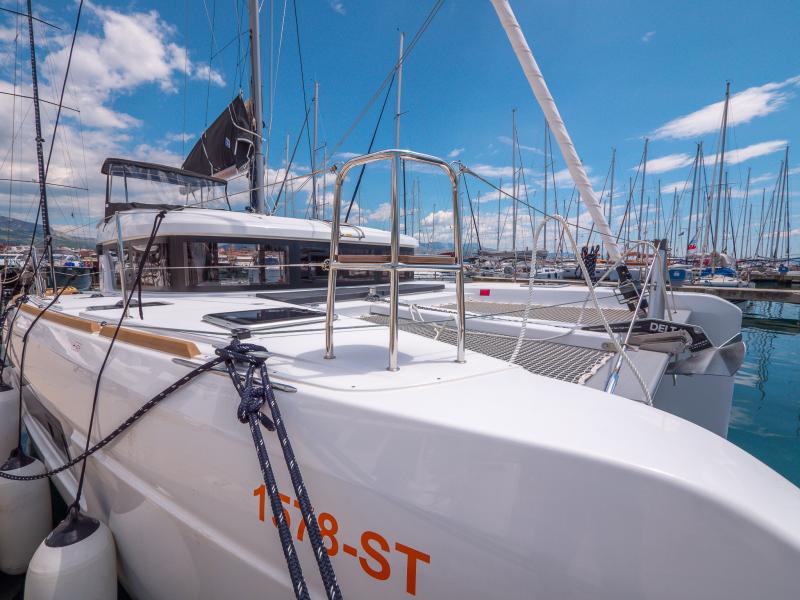 Book yachts online - catamaran - Lagoon 40 - BLUE EYES with AC - rent