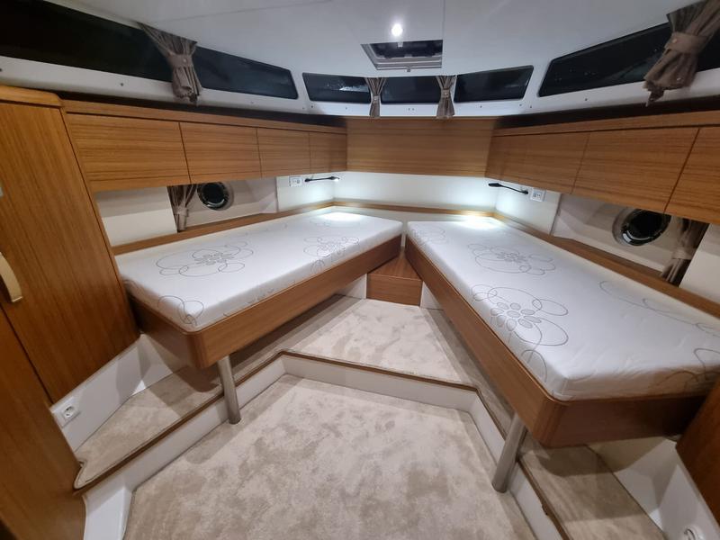 Book yachts online - motorboat - Greenline 40 - Lady ELMA - rent