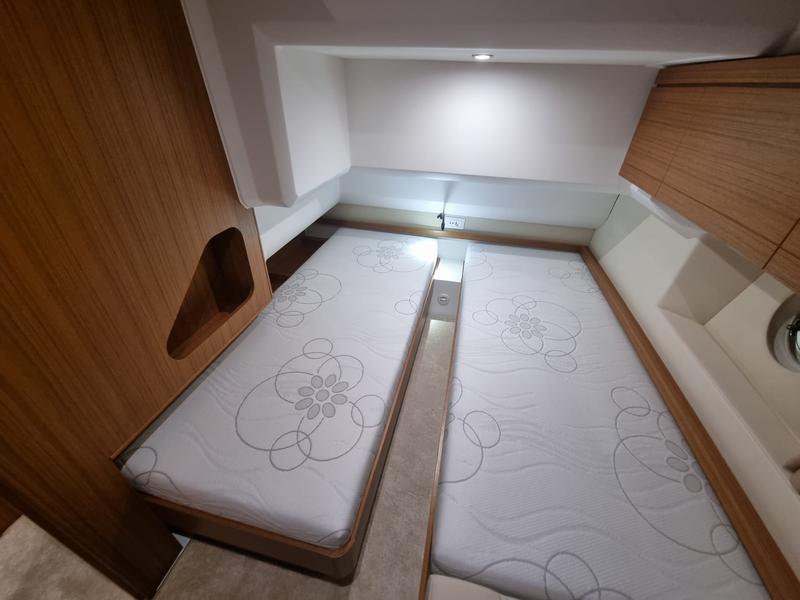 Book yachts online - motorboat - Greenline 40 - Lady ELMA - rent
