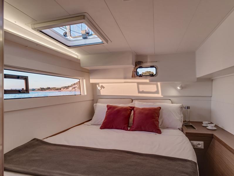 Book yachts online - catamaran - Lagoon 40 - Discovery II - rent