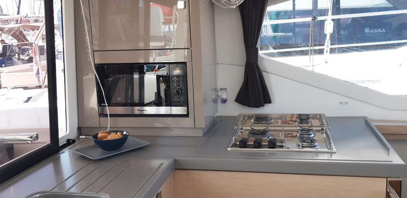 Book yachts online - catamaran - Lucia 40 - NALA -AC and generator - rent