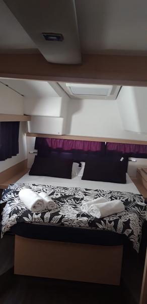 Book yachts online - catamaran - Lucia 40 - NALA -AC and generator - rent