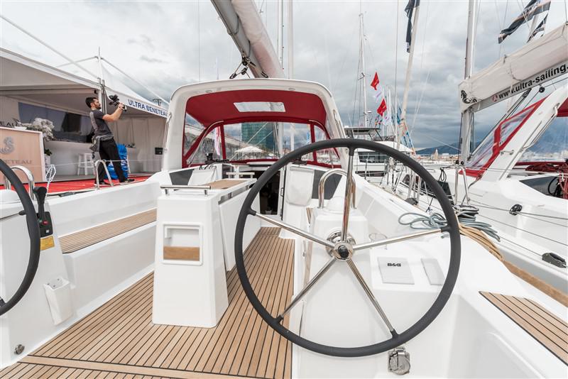 Book yachts online - sailboat - Oceanis 38.1 - MAJANO - rent