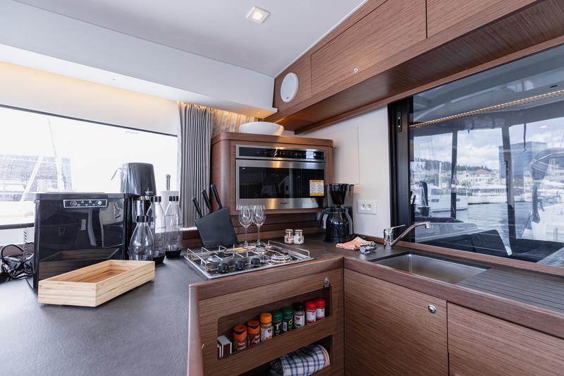 Book yachts online - catamaran - Lagoon 42 (2020) equipped with generator, A/C (saloon+cabins),water maker, microwave oven with grill - HAPPY KEY - rent