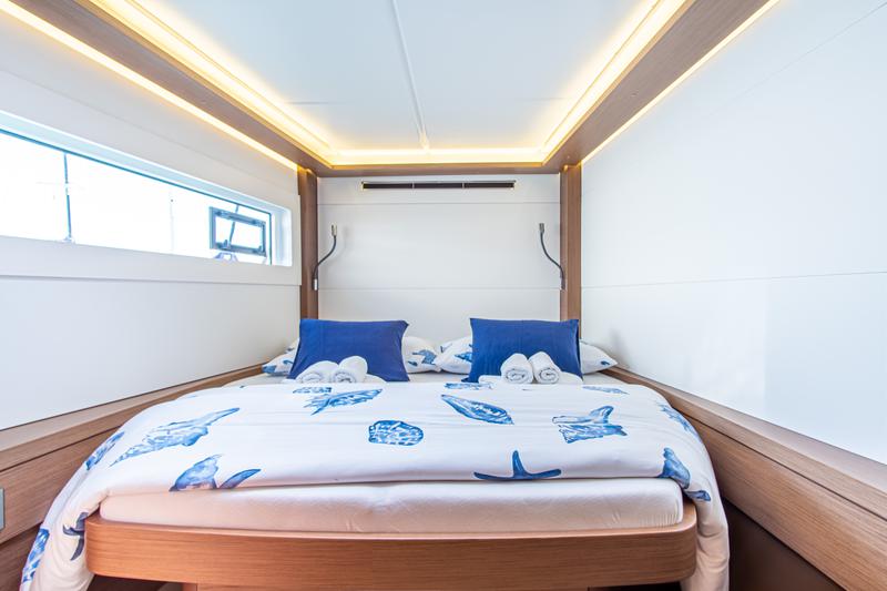 Book yachts online - catamaran - Lagoon 46 (2021) powered by GIN HVAR equipped with generator, A/C (saloon+cabins), ice maker, dishwasher, 2 electric scooter, knee board, 2 SUP, donut, snorkelling equipment - QUEEN NIKA - rent
