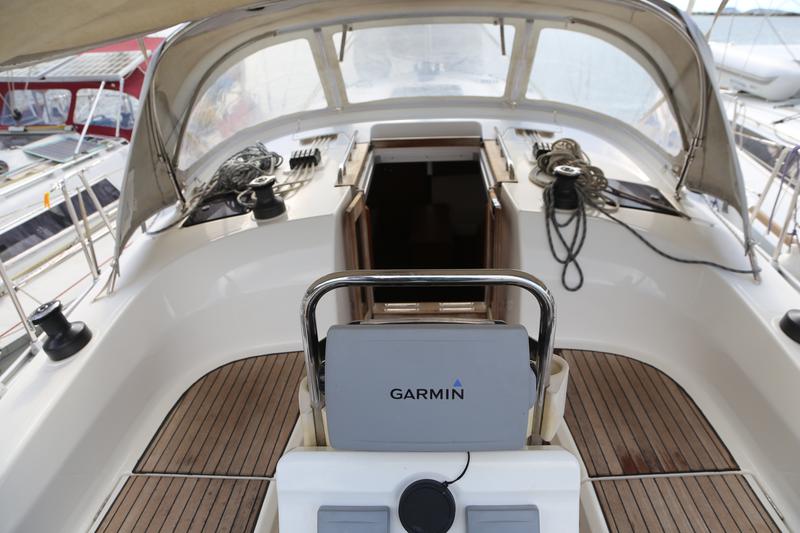 Book yachts online - sailboat - Bavaria Cruiser 36 - Leukothea - rent