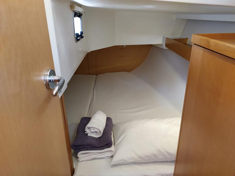 Book yachts online - sailboat - Sun Odyssey 319 - Amathea - rent