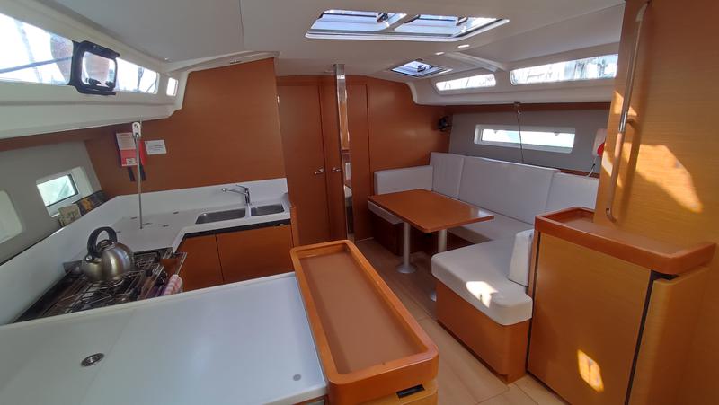 Book yachts online - sailboat - Sun Odyssey 440 - Erato - rent