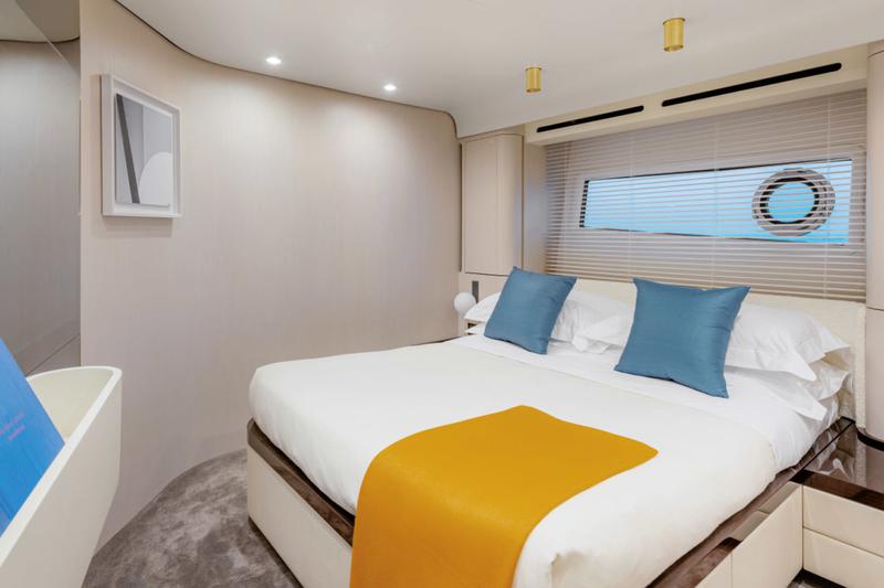 Book yachts online - motorboat - Azimut 78 Fly - PREWI - rent